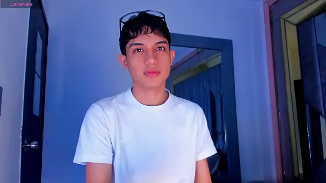 Snapshot of Sebax_Young chatting on 05-18-26, 08:36 Sebax Young online show from 05-18-26, 08:36