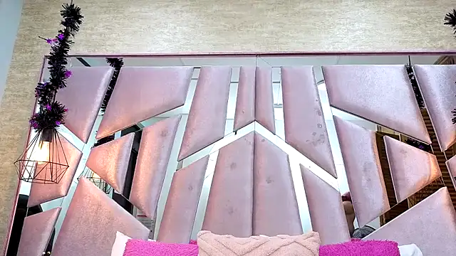 Snapshot of ThaliaCross chatting on 11-27-25, 08:00 ThaliaCross online show from 11-27-25, 08:00