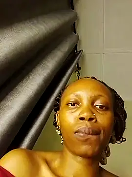 Snapshot of SeffieLucy chatting on 11-16-25, 01:44 SeffieLucy online show from 11-16-25, 01:44