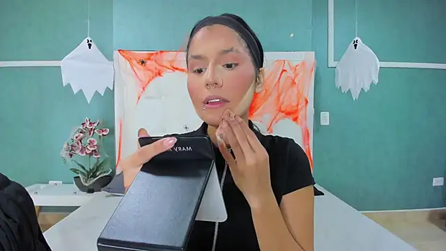 ania gomez online show from 10-18-25, 10:10