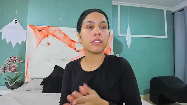 ania gomez online show from 10-27-25, 01:37