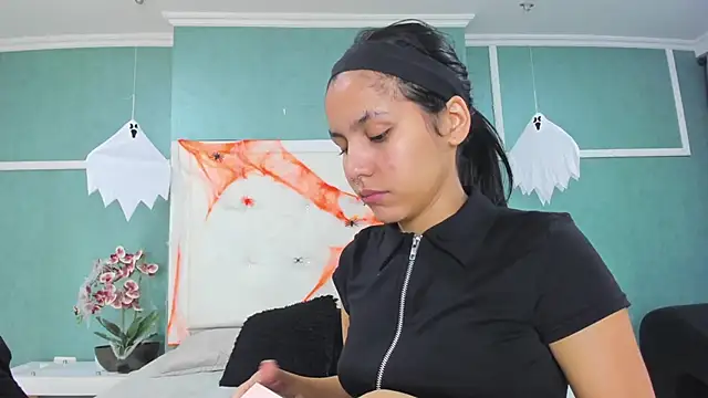 ania gomez online show from 10-31-25, 01:34