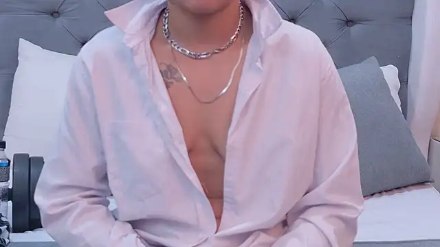 ZoeKrug online show from 10-23-25, 07:29