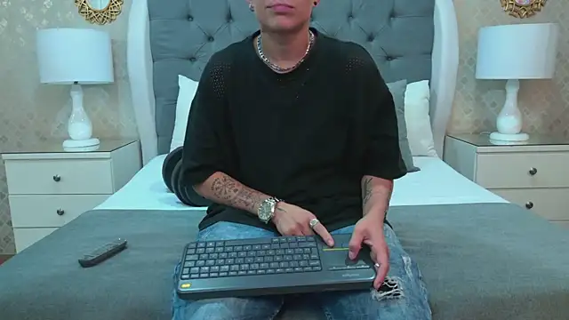 ZoeKrug online show from 11-09-25, 12:14