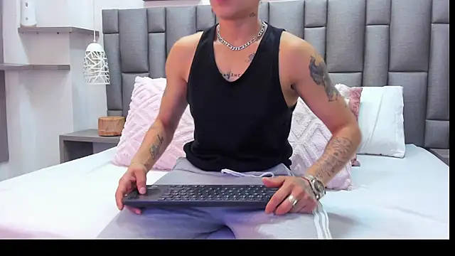 ZoeKrug online show from 03-09-26, 12:53