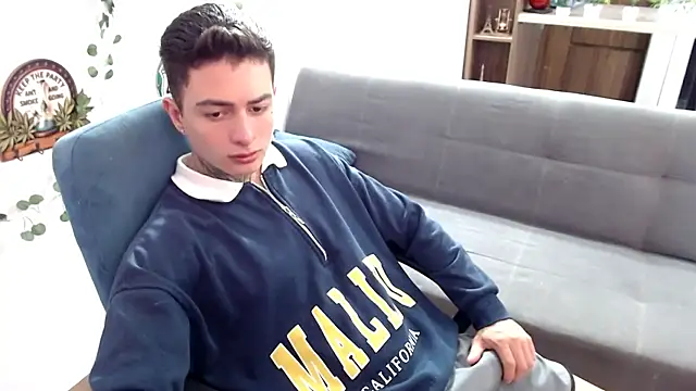 Snapshot of santii_ss chatting on 04-04-26, 02:36 santii ss online show from 04-04-26, 02:36