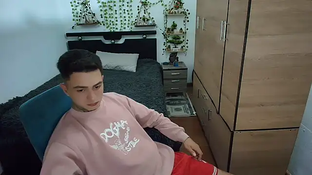 Snapshot of santii_ss chatting on 04-16-26, 12:22 santii ss online show from 04-16-26, 12:22