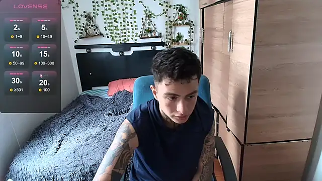 Snapshot of santii_ss chatting on 04-19-26, 05:01 santii ss online show from 04-19-26, 05:01