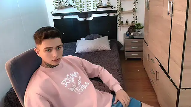 Snapshot of santii_ss chatting on 05-08-26, 01:05 santii ss online show from 05-08-26, 01:05