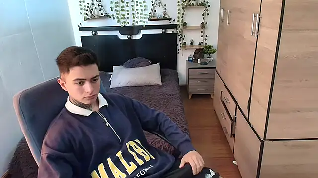Snapshot of santii_ss chatting on 05-10-26, 02:11 santii ss online show from 05-10-26, 02:11