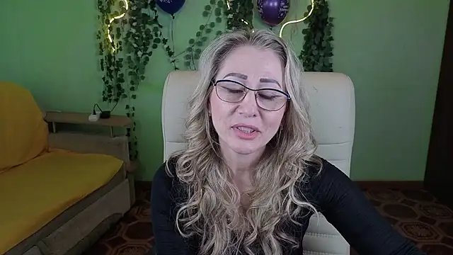 Snapshot of Habibi_Honeyy chatting on 09-18-25, 11:01 Habibi Honeyy online show from 09-18-25, 11:01