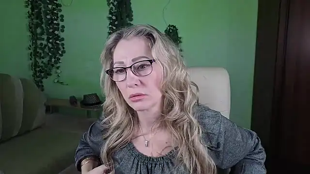 Snapshot of Habibi_Honeyy chatting on 10-17-25, 04:59 Habibi Honeyy online show from 10-17-25, 04:59