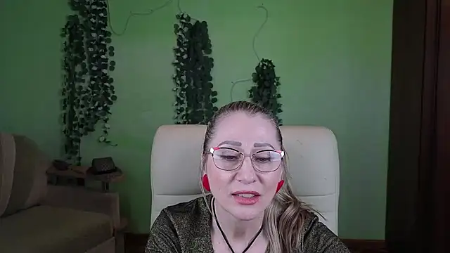 Snapshot of Habibi_Honeyy chatting on 10-19-25, 11:11 Habibi Honeyy online show from 10-19-25, 11:11