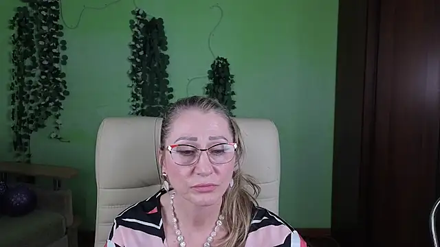 Snapshot of Habibi_Honeyy chatting on 10-22-25, 11:54 Habibi Honeyy online show from 10-22-25, 11:54