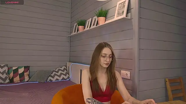 Vikki wyye online show from 10-10-25, 05:39