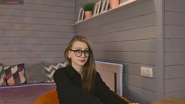 Vikki wyye online show from 10-15-25, 06:24