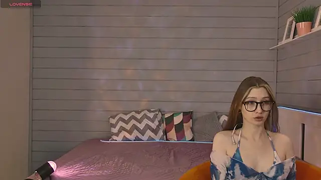 Vikki wyye online show from 10-22-25, 06:13