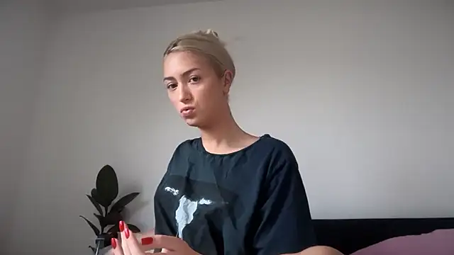 Kitty Swetty online show from 10-13-25, 11:43