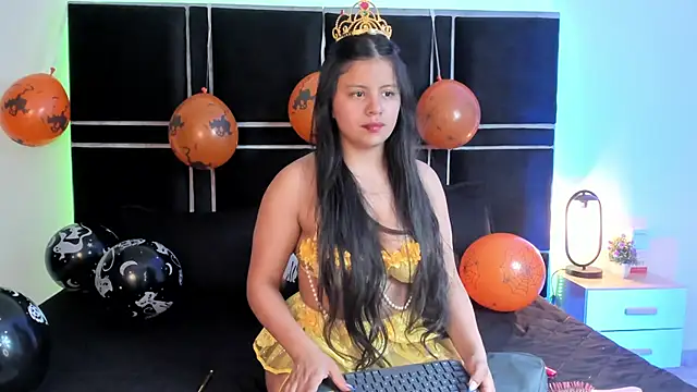 Snapshot of sasha_roldann chatting on 10-31-25, 01:23 sasha roldann online show from 10-31-25, 01:23