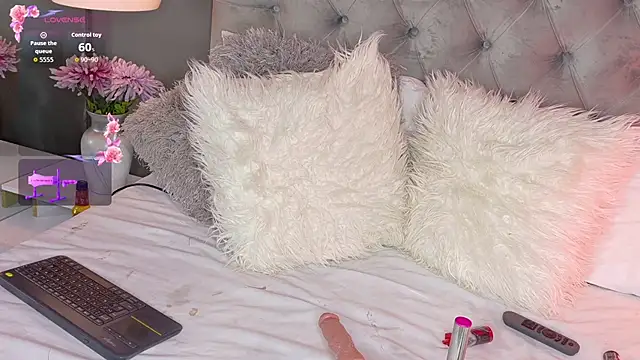 ElisaPeters online show from 09-26-25, 06:12