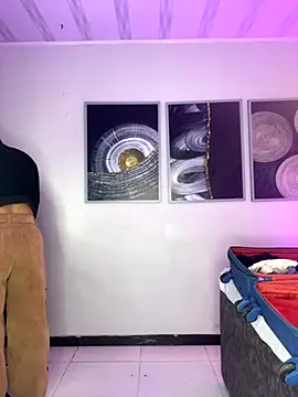 ElisaPeters online show from 10-14-25, 04:35