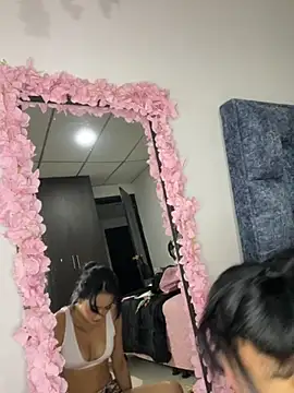 ElisaPeters online show from 10-25-25, 11:43