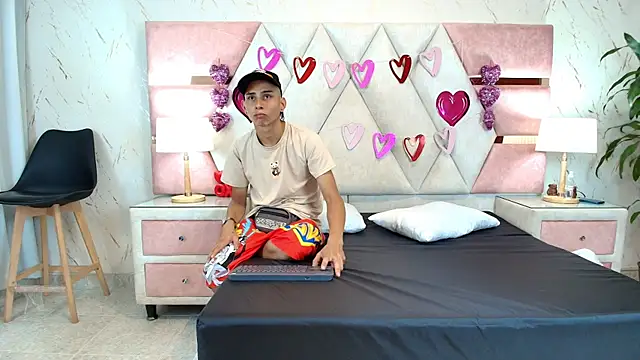 Snapshot of Zoelucas chatting on 09-23-25, 07:06 Zoelucas online show from 09-23-25, 07:06