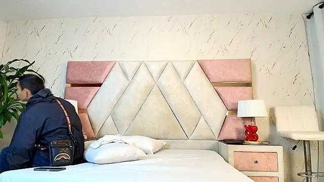 Zoelucas online show from 02-11-26, 11:48