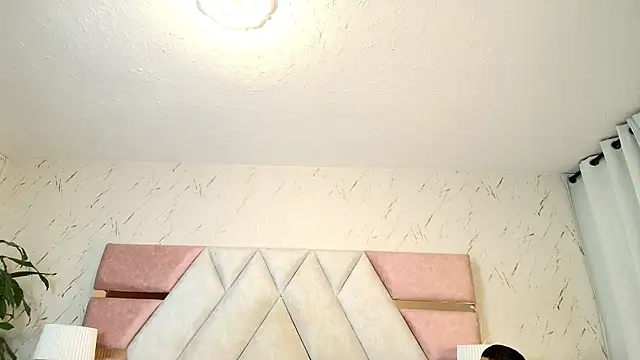 Zoelucas online show from 04-04-26, 11:51