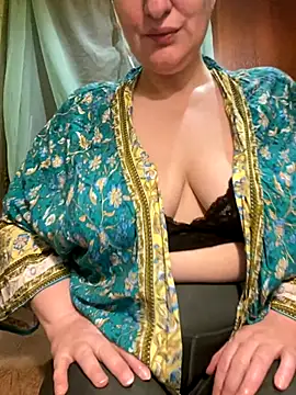 Snapshot of FetishIris chatting on 10-22-25, 05:56 FetishIris online show from 10-22-25, 05:56