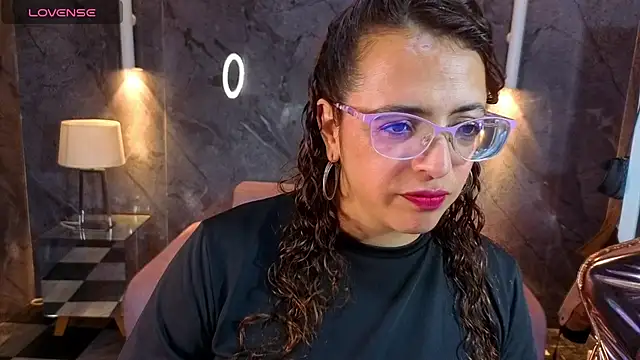 Snapshot of _Evoni_b chatting on 10-26-25, 07:42  Evoni b online show from 10-26-25, 07:42