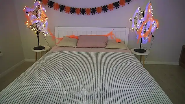 Snapshot of IvyLaurent chatting on 11-02-25, 08:17 IvyLaurent online show from 11-02-25, 08:17