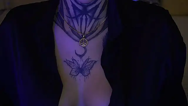 Snapshot of IvyLaurent chatting on 11-26-25, 01:34 IvyLaurent online show from 11-26-25, 01:34