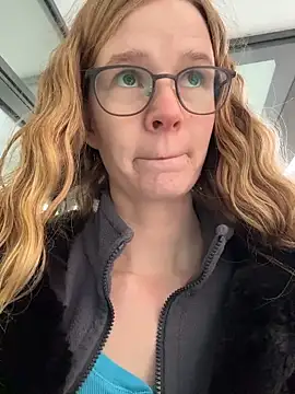 Bikergirl 97 online show from 11-27-25, 12:51