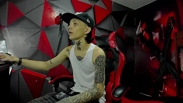 StraightBoy Nick online show from 09-21-25, 05:42