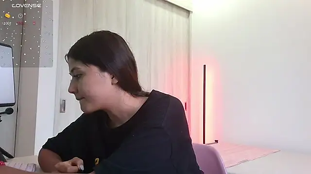 Snapshot of amy_innocent_1 chatting on 06-14-26, 10:34 amy innocent 1 online show from 06-14-26, 10:34