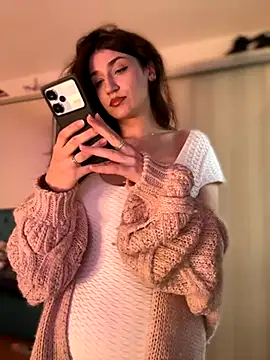 Snapshot of ScarletBloom_ chatting on 10-08-25, 01:42 ScarletBloom  online show from 10-08-25, 01:42