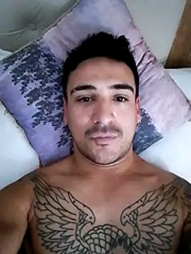 Snapshot of bigandstrong2217 chatting on 10-26-25, 09:53 bigandstrong2217 online show from 10-26-25, 09:53