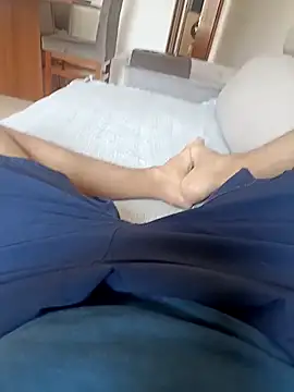 Snapshot of HighbrowThicket chatting on 09-29-25, 03:39 HighbrowThicket online show from 09-29-25, 03:39