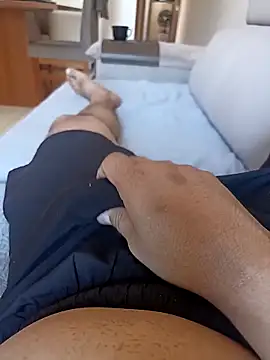 Snapshot of HighbrowThicket chatting on 12-19-25, 01:18 HighbrowThicket online show from 12-19-25, 01:18