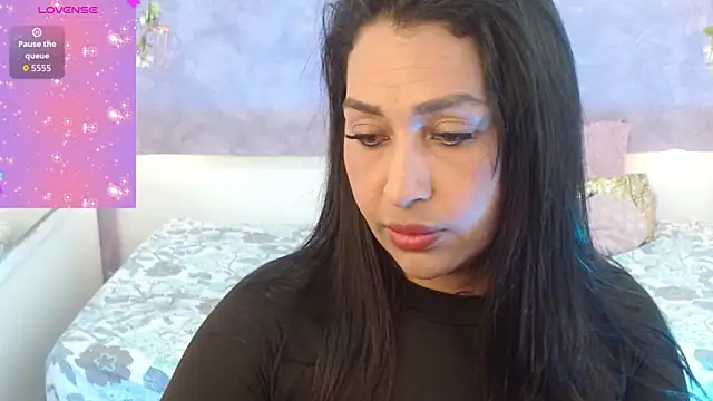 Snapshot of IvyShine7 chatting on 10-19-25, 07:14 IvyShine7 online show from 10-19-25, 07:14