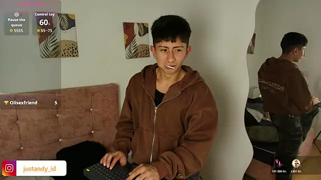 Snapshot of Andy_Justgame chatting on 11-10-25, 03:38 Andy Justgame online show from 11-10-25, 03:38