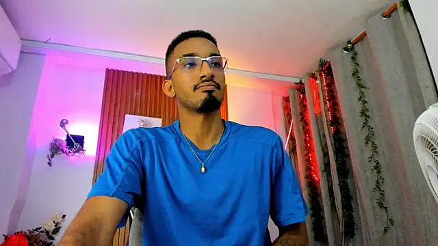 Snapshot of Darwin_mayo chatting on 10-18-25, 05:14 Darwin mayo online show from 10-18-25, 05:14