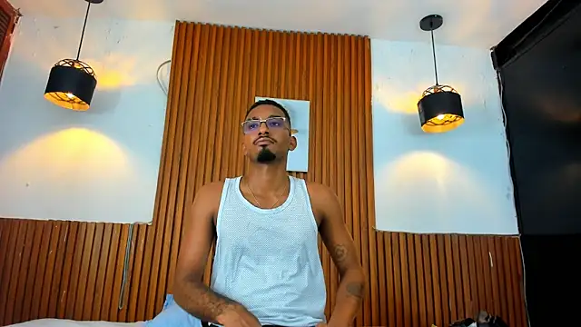 Snapshot of Darwin_mayo chatting on 10-27-25, 05:39 Darwin mayo online show from 10-27-25, 05:39