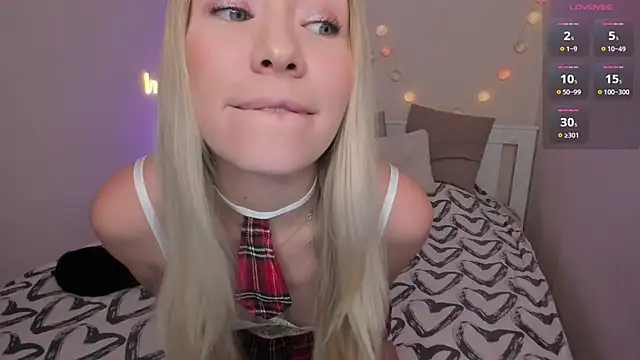 Snapshot of DanaCandy chatting on 03-22-25, 10:26 DanaCandy online show from 03-22-25, 10:26