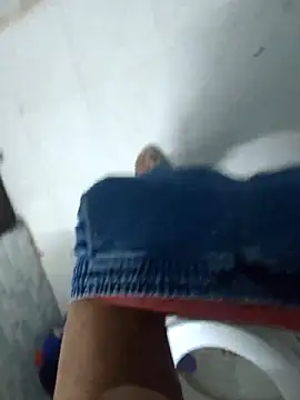 Snapshot of Merazulkhan chatting on 12-17-25, 11:44 Merazulkhan online show from 12-17-25, 11:44