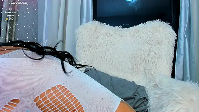 Snapshot of ParissHiltonX chatting on 10-03-25, 03:47 ParissHiltonX online show from 10-03-25, 03:47