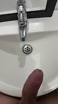 Snapshot of AndyRico18 chatting on 12-18-25, 07:47 AndyRico18 online show from 12-18-25, 07:47