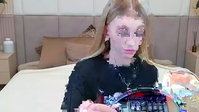 KellyBradford online show from 09-20-25, 05:41