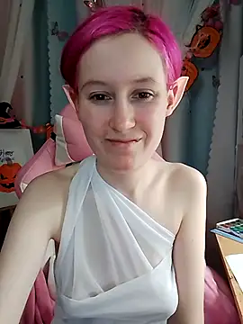 Snapshot of Fuzzy_Unicorn chatting on 10-31-25, 07:04 Fuzzy Unicorn online show from 10-31-25, 07:04